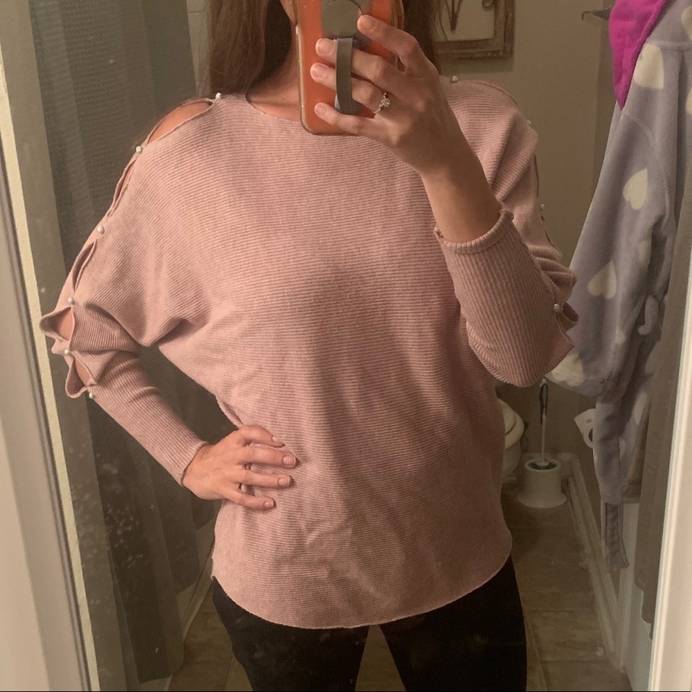 ✨Closet Cleanout✨ Women’s sweater